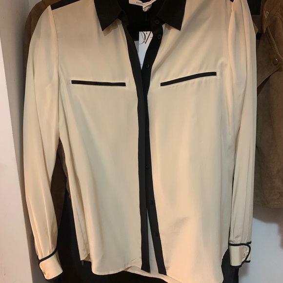 DVF 100% Silk Blouse - Picture 3 of 4